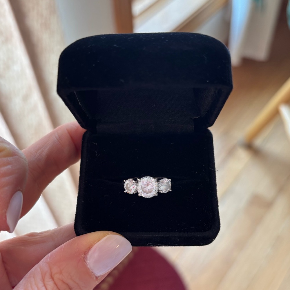 Women’s Wedding Ring | Size 7.5, 3 Round Cut, Simulated Diamonds Sterling Silver